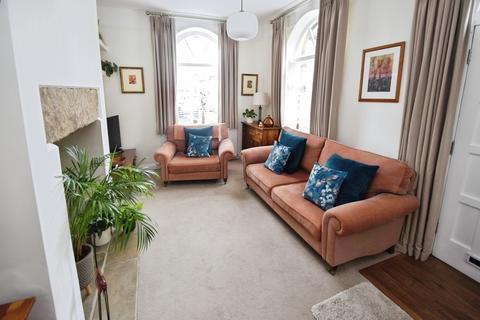 2 bedroom end of terrace house for sale, Whitlam Street, Bradford BD18