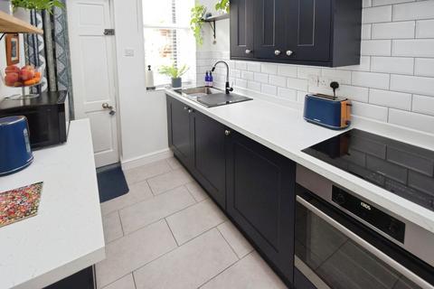 2 bedroom end of terrace house for sale, Whitlam Street, Bradford BD18