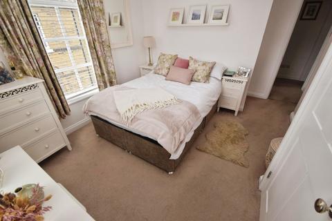 2 bedroom end of terrace house for sale, Whitlam Street, Bradford BD18