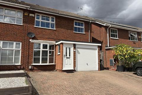 3 bedroom semi-detached house to rent, Colemansmoor Road, Woodley