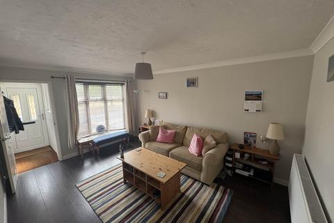 3 bedroom semi-detached house to rent, Colemansmoor Road, Woodley