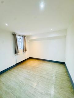 2 bedroom apartment to rent, Queen’s Road, Buckhurst Hill, IG9 5BW