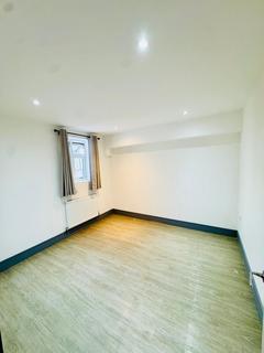 2 bedroom apartment to rent, Queen’s Road, Buckhurst Hill, IG9 5BW