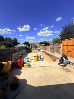 3 bedroom semi-detached house to rent, Mendip Road, Hornchurch RM11