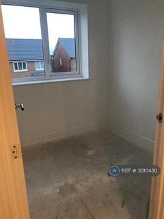 4 bedroom end of terrace house to rent, Latrigg Crescent, Manchester, M24