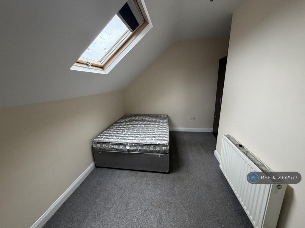 House in Salford - View 4