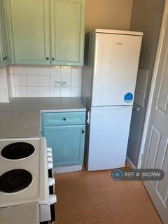 2 bedroom semi-detached house to rent, Adams Way, Croydon, CR0