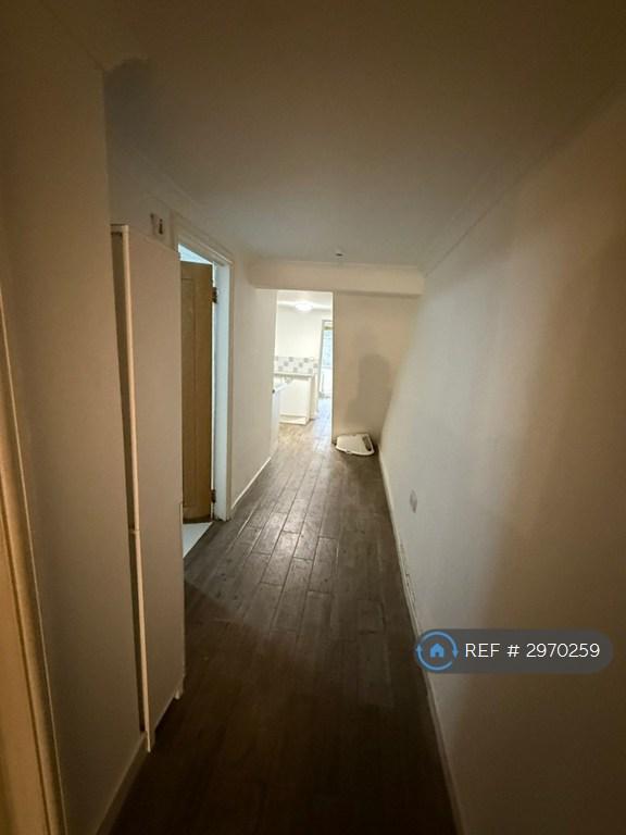 Apartment in London - View 3