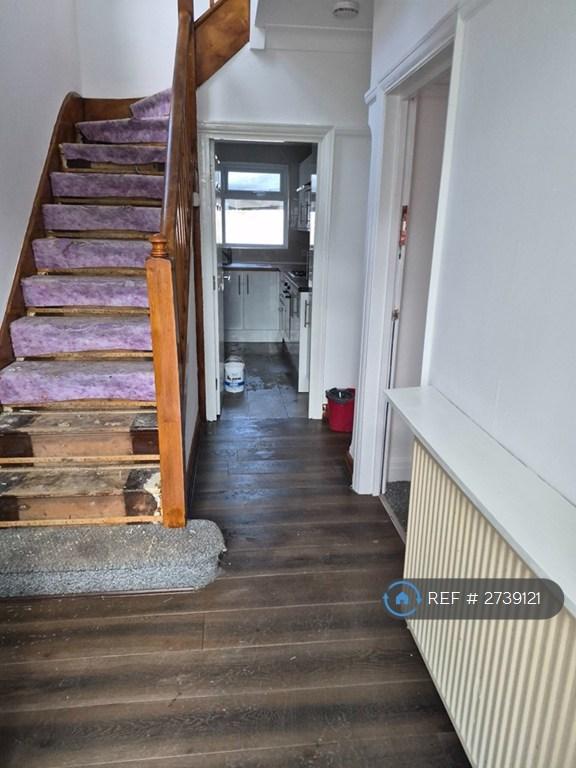House in Edgware - View 2