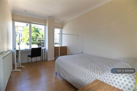 5 bedroom flat to rent, Camden Road, London, NW1