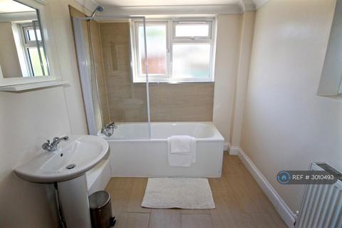 5 bedroom flat to rent, Camden Road, London, NW1