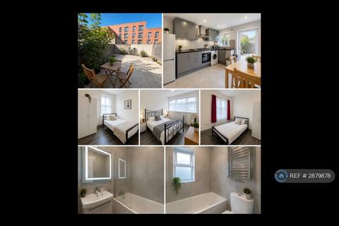 1 bedroom in a house share to rent, Erskine Road, London, E17