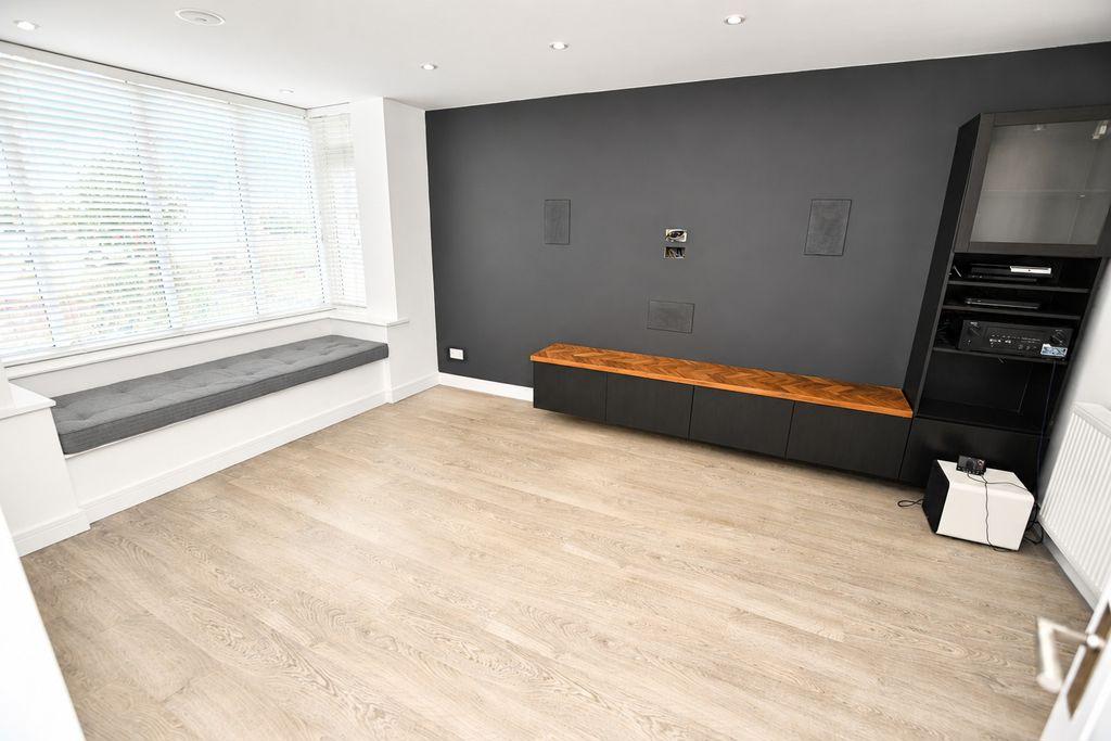 House in Maidstone - More