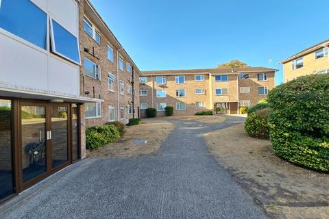 2 bedroom flat to rent, Old Kennels Court, Reading RG30