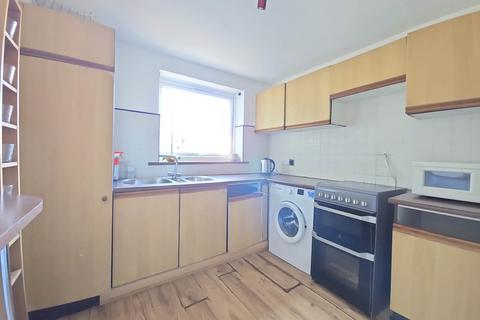 2 bedroom flat to rent, Old Kennels Court, Reading RG30
