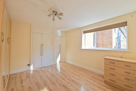 2 bedroom flat to rent, Old Kennels Court, Reading RG30