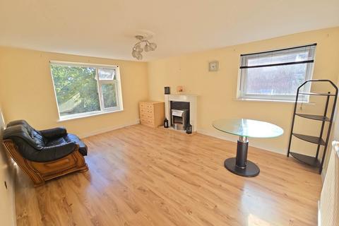 2 bedroom flat to rent, Old Kennels Court, Reading RG30