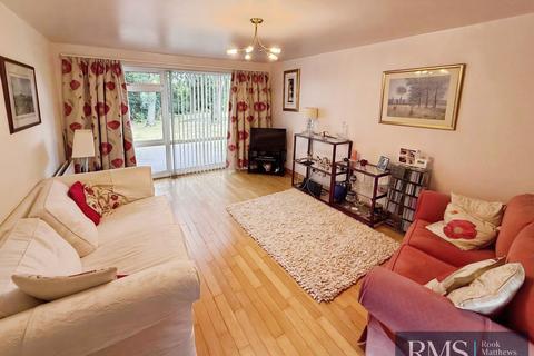2 bedroom flat for sale, Beacon Drive, Newcastle Upon Tyne NE13