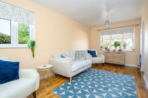 2 bedroom apartment for sale, Parry Drive, Weybridge