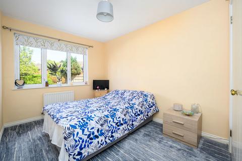 2 bedroom apartment for sale, Parry Drive, Weybridge