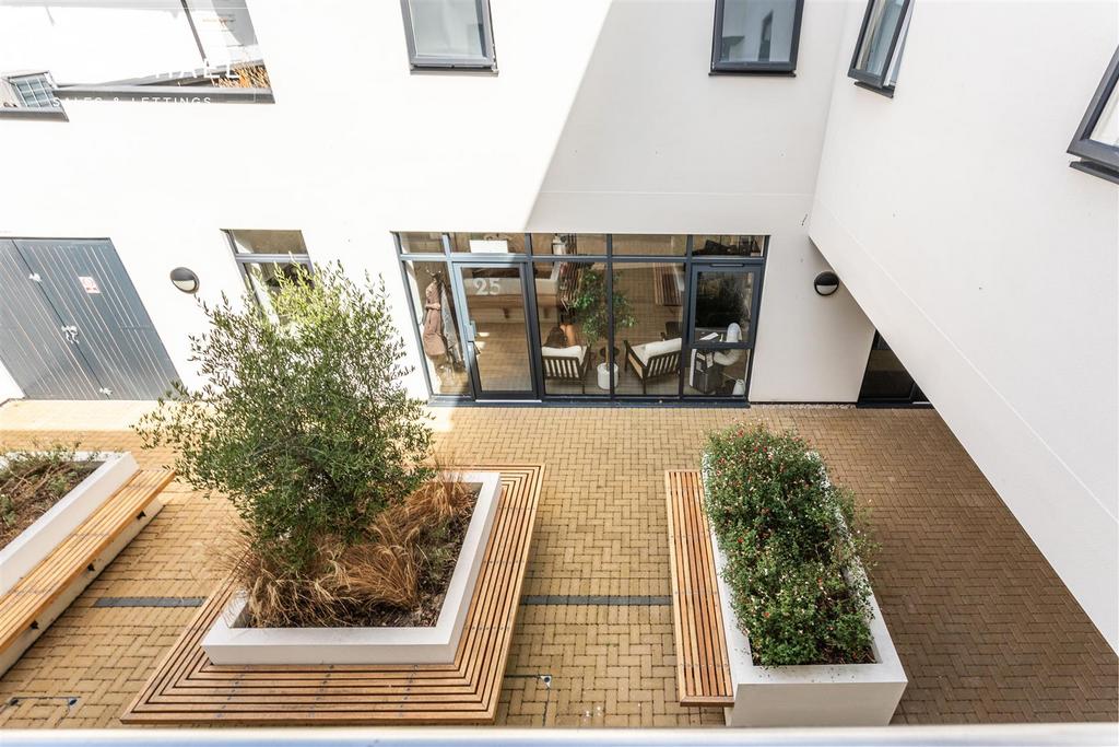Apartment in Brighton - More