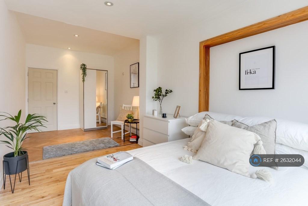 House in London - View 3