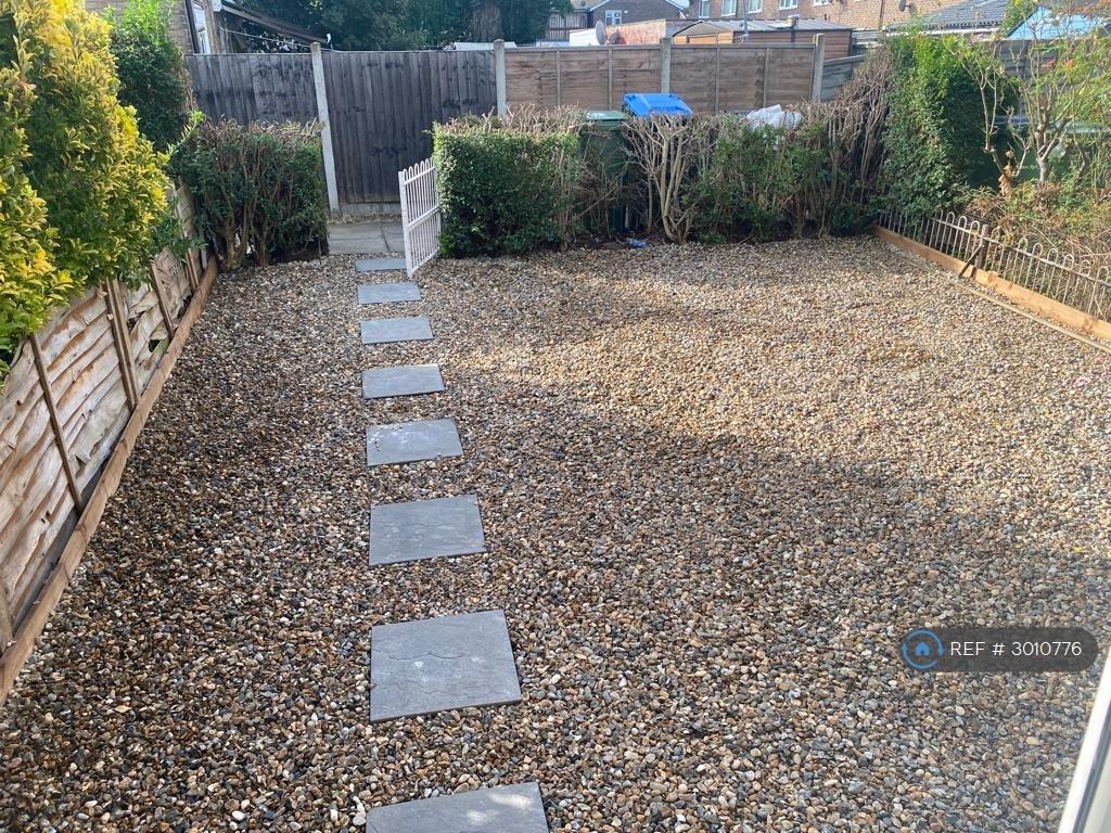 House in London, Thamesmead - View 3