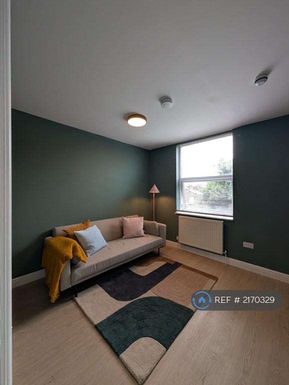 House in London - View 2