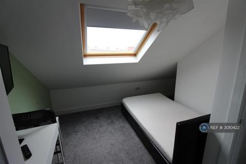 6 bedroom semi-detached house to rent, Fitzroy St, Cardiff, CF24