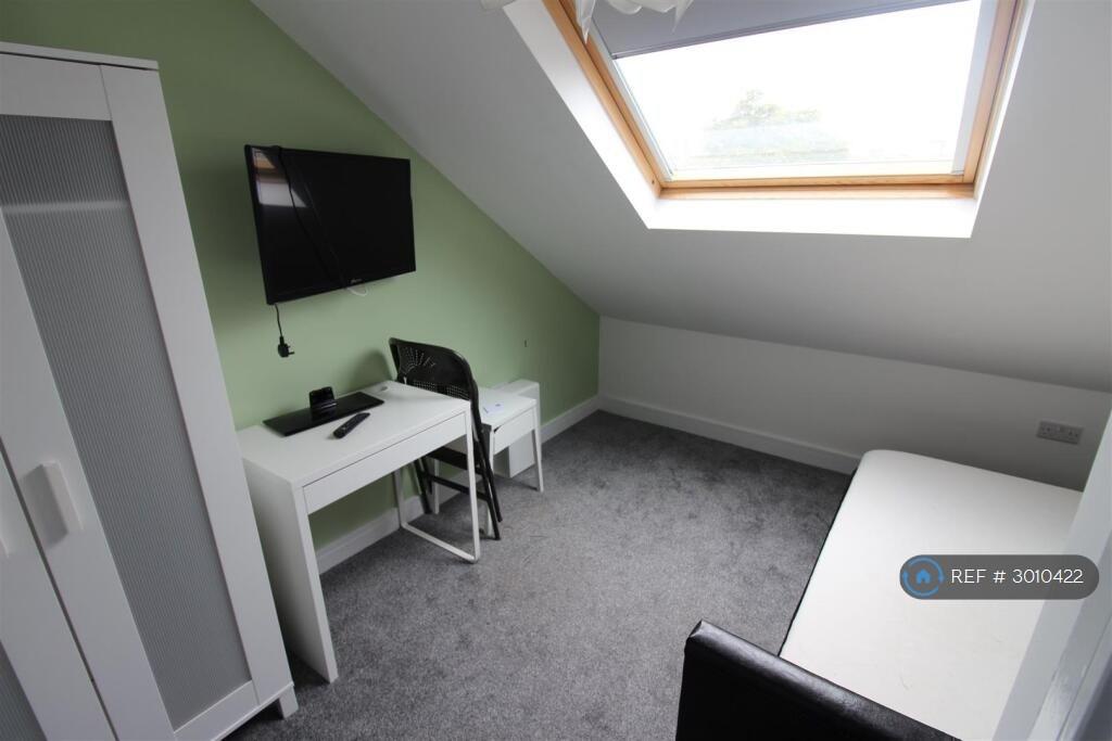 House in Cardiff, Cathays - More