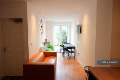 6 bedroom semi-detached house to rent, Fitzroy St, Cardiff, CF24