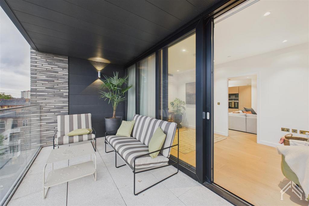 Apartment in London - View 5