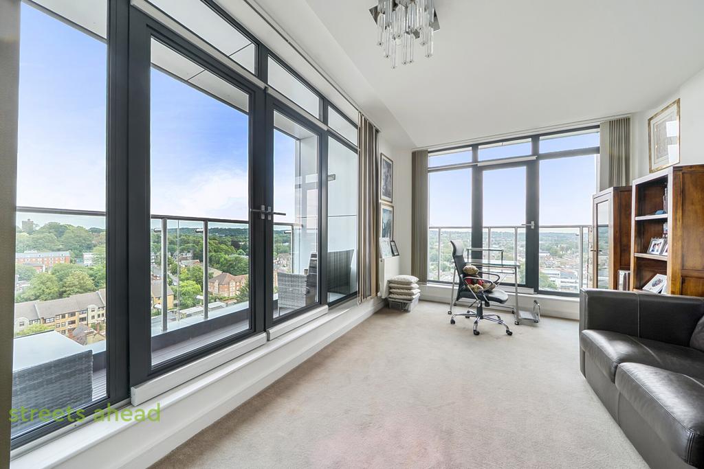 Apartment in Croydon - View 3