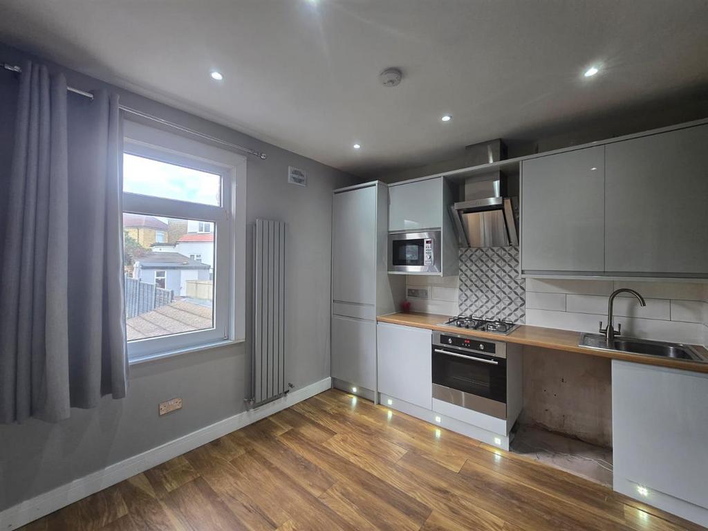 Apartment in Plumstead - View 2