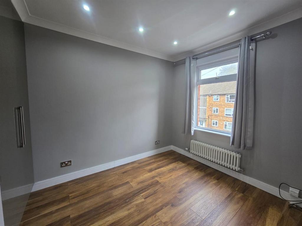 Apartment in Plumstead - View 4