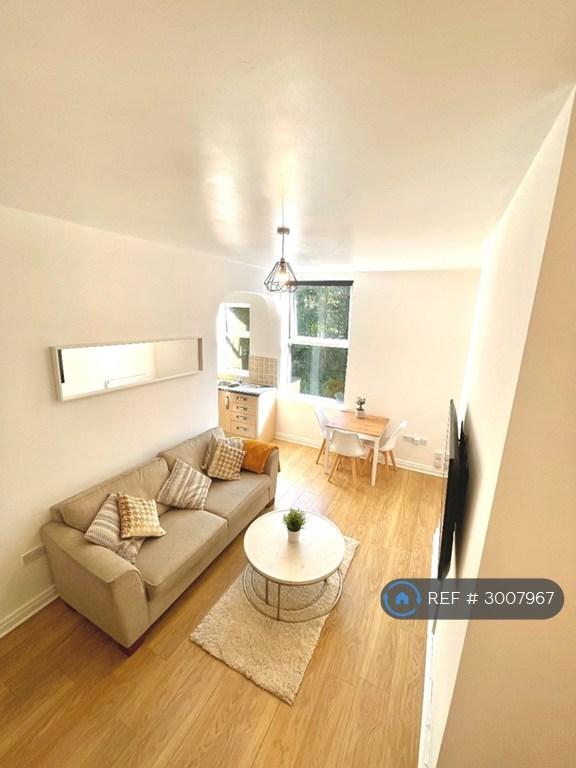 Apartment in Leeds - View 4