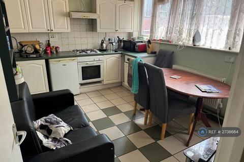 1 bedroom in a flat share to rent, Eynsford House, London, SE17