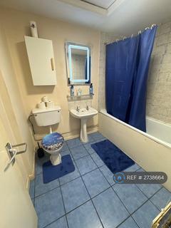 1 bedroom in a flat share to rent, Eynsford House, London, SE17