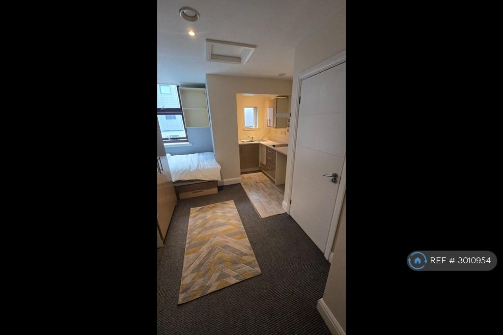 Apartment in Liverpool - More