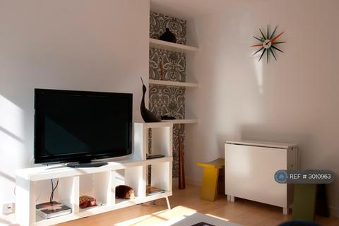 2 bedroom flat to rent, Davidge House, London, SE1