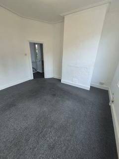 2 bedroom flat to rent, 141a Sprowston Road