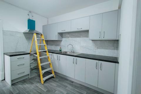3 bedroom semi-detached house to rent, St. Barnabas Road, Leicester