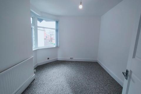 3 bedroom semi-detached house to rent, St. Barnabas Road, Leicester