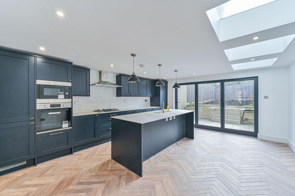 House in London - View 2