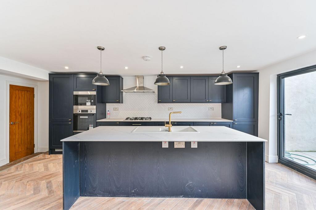 House in London - View 3