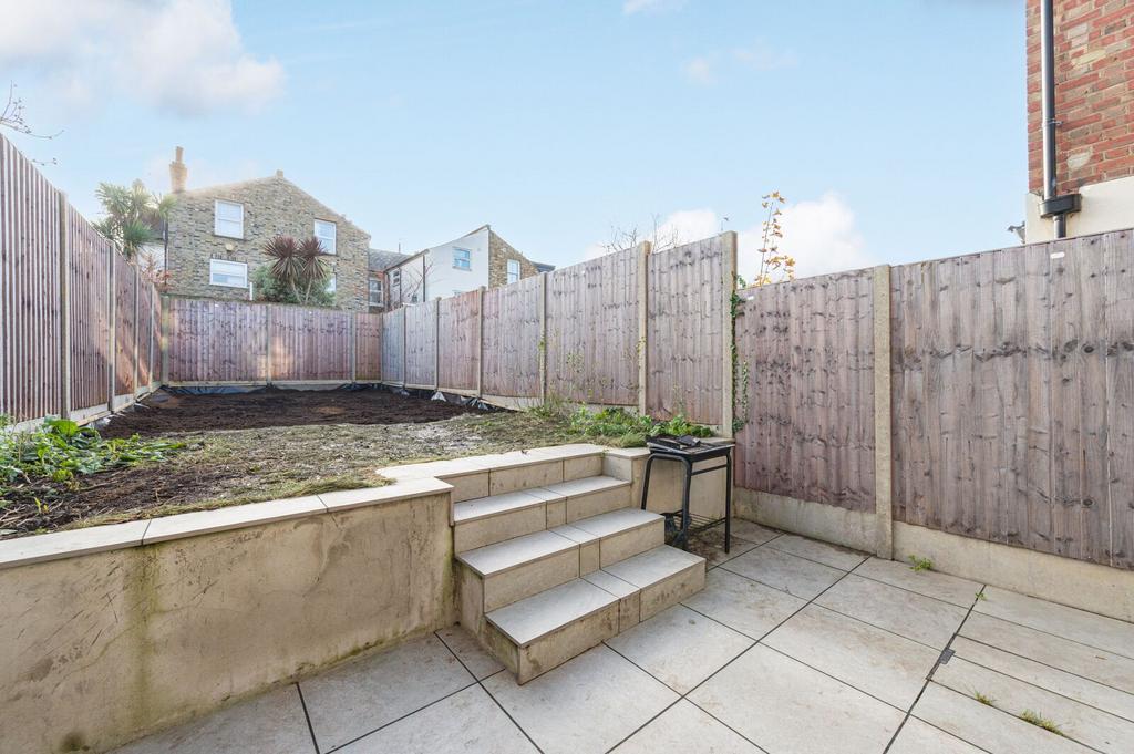 House in London - View 4