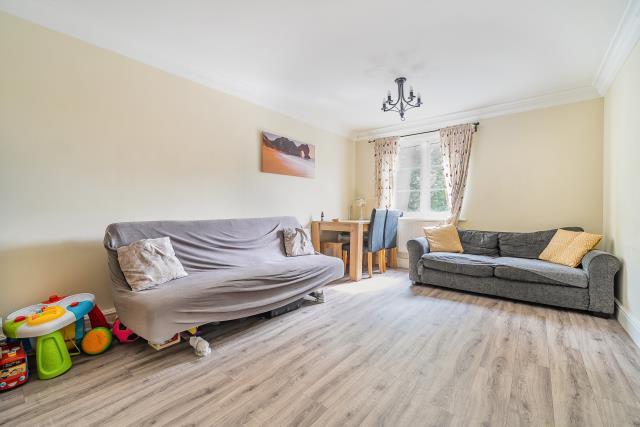 Apartment in Reading - View 3