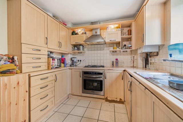 Apartment in Reading - View 4