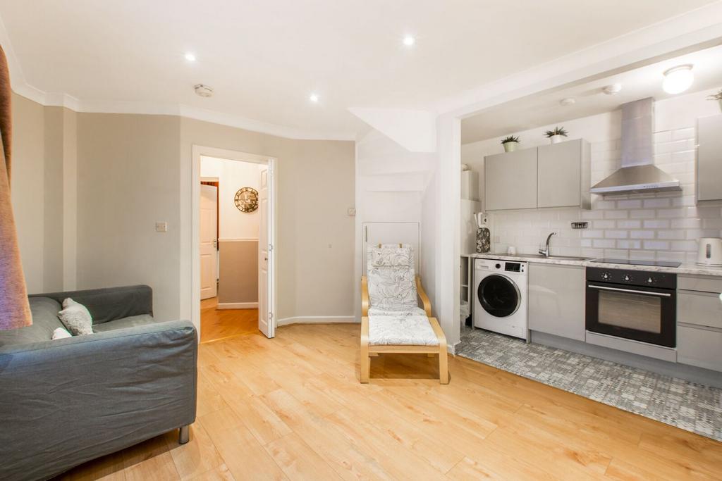 House in London - View 3