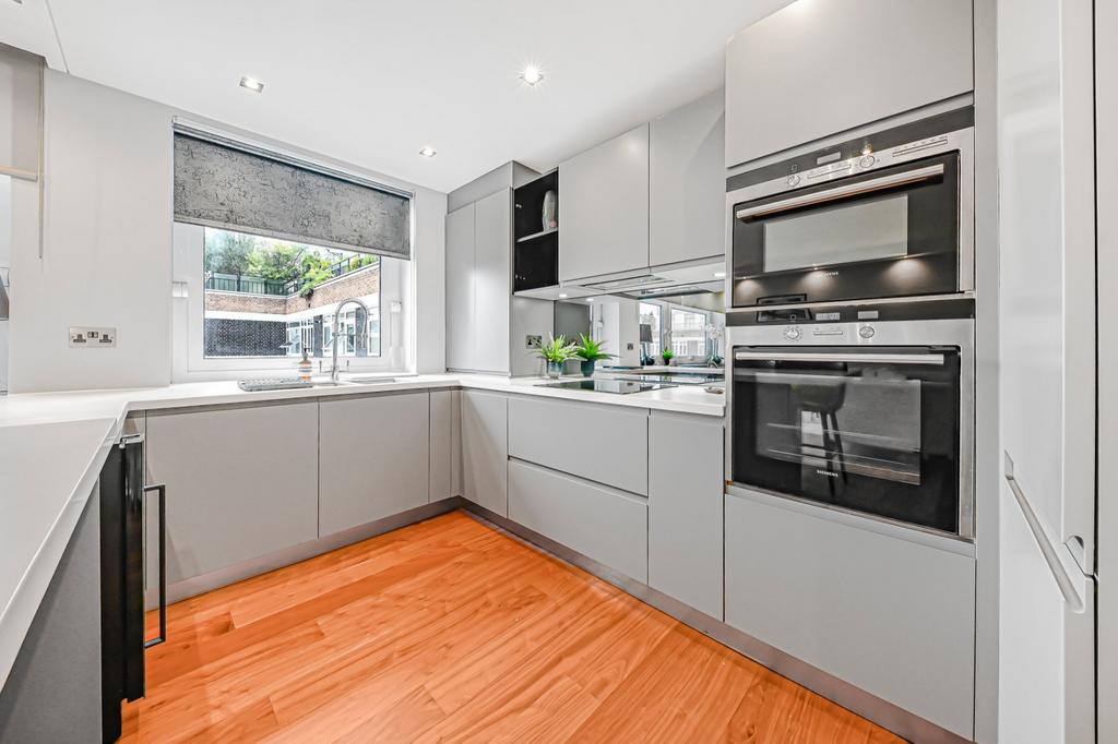 Apartment in London, City of Westminster - View 4
